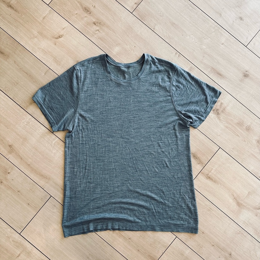 Men’s lululemon shirt